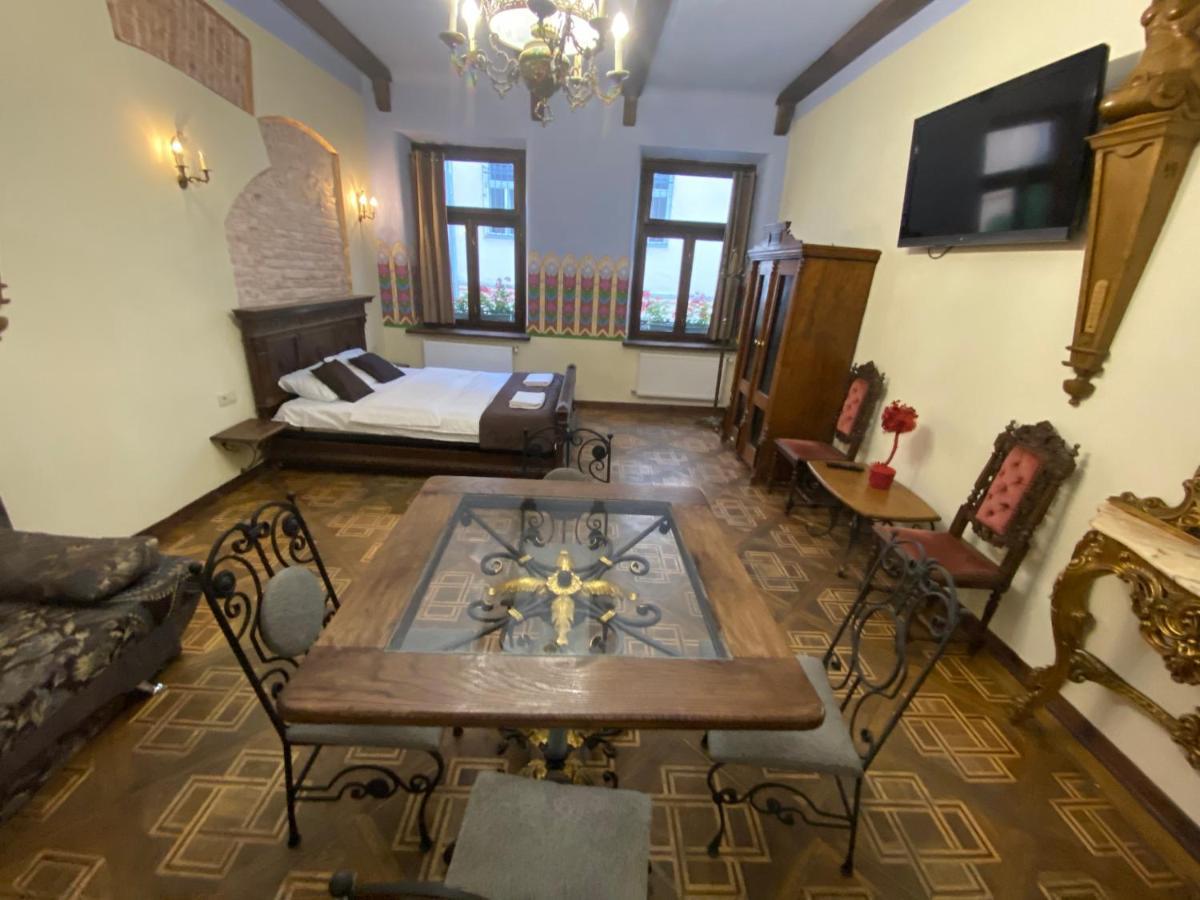 Апартаменти Королівські На Вулиці Лесі Українки 19 Lviv Exterior foto